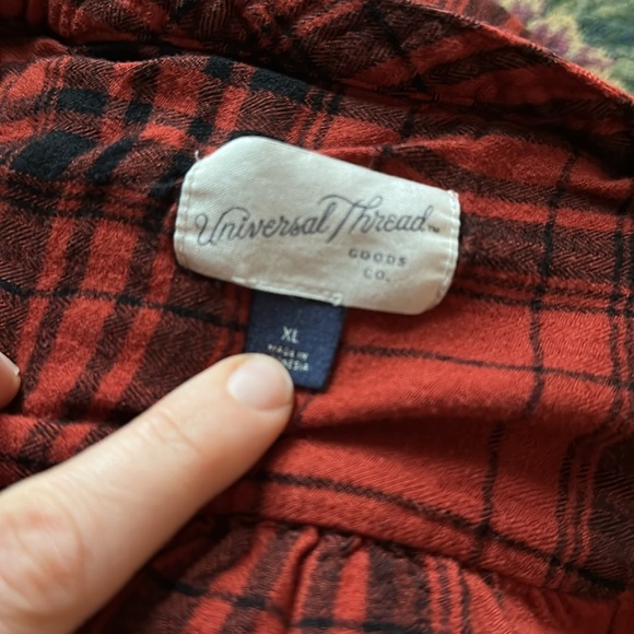 Universal Thread Red Plaid Women's Top, Soft Flannel, XL - Picture 2 of 4